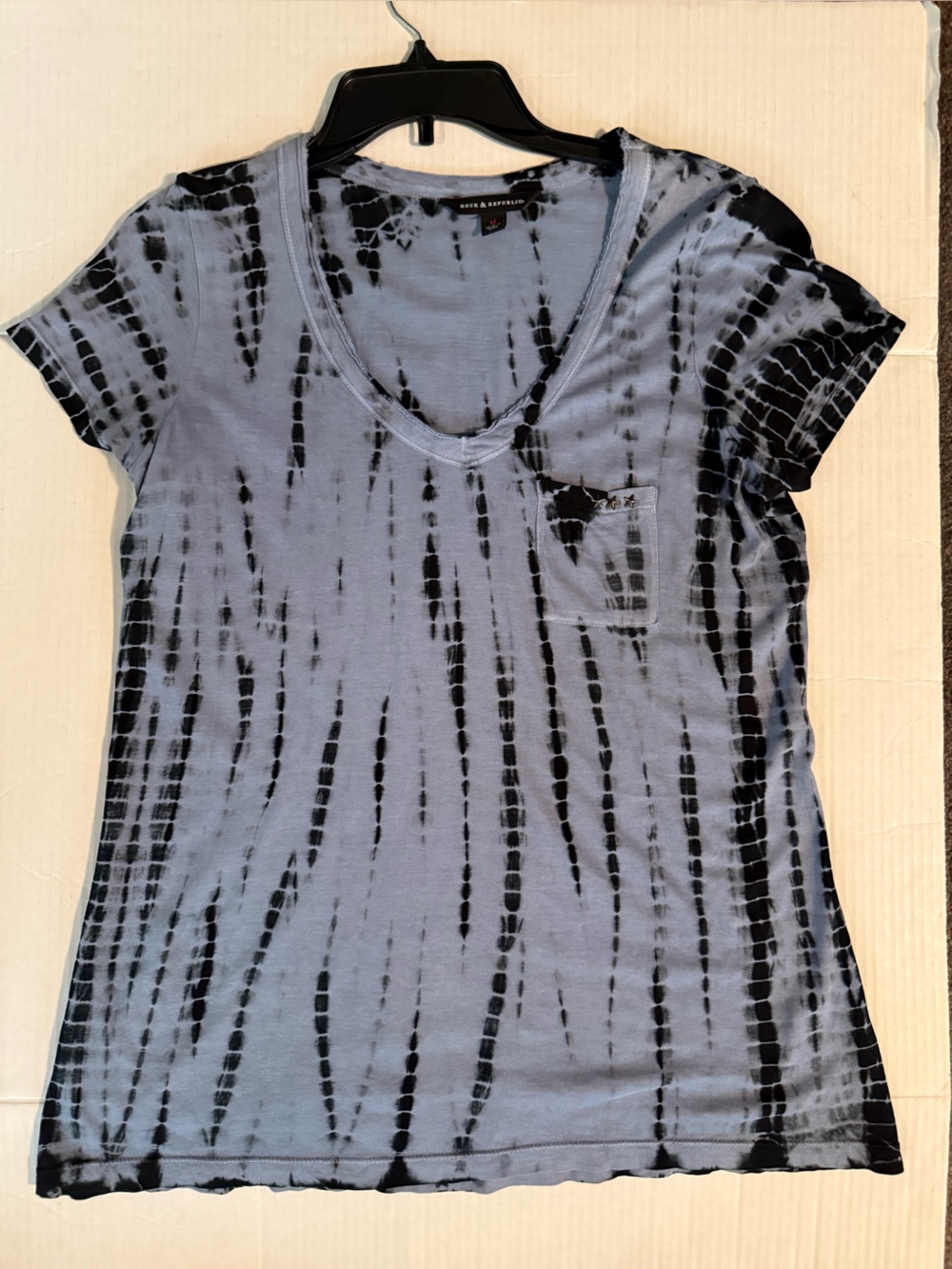 Women's Blue Tie-Dye V-Neck Pocket Tee rock & republic size medium